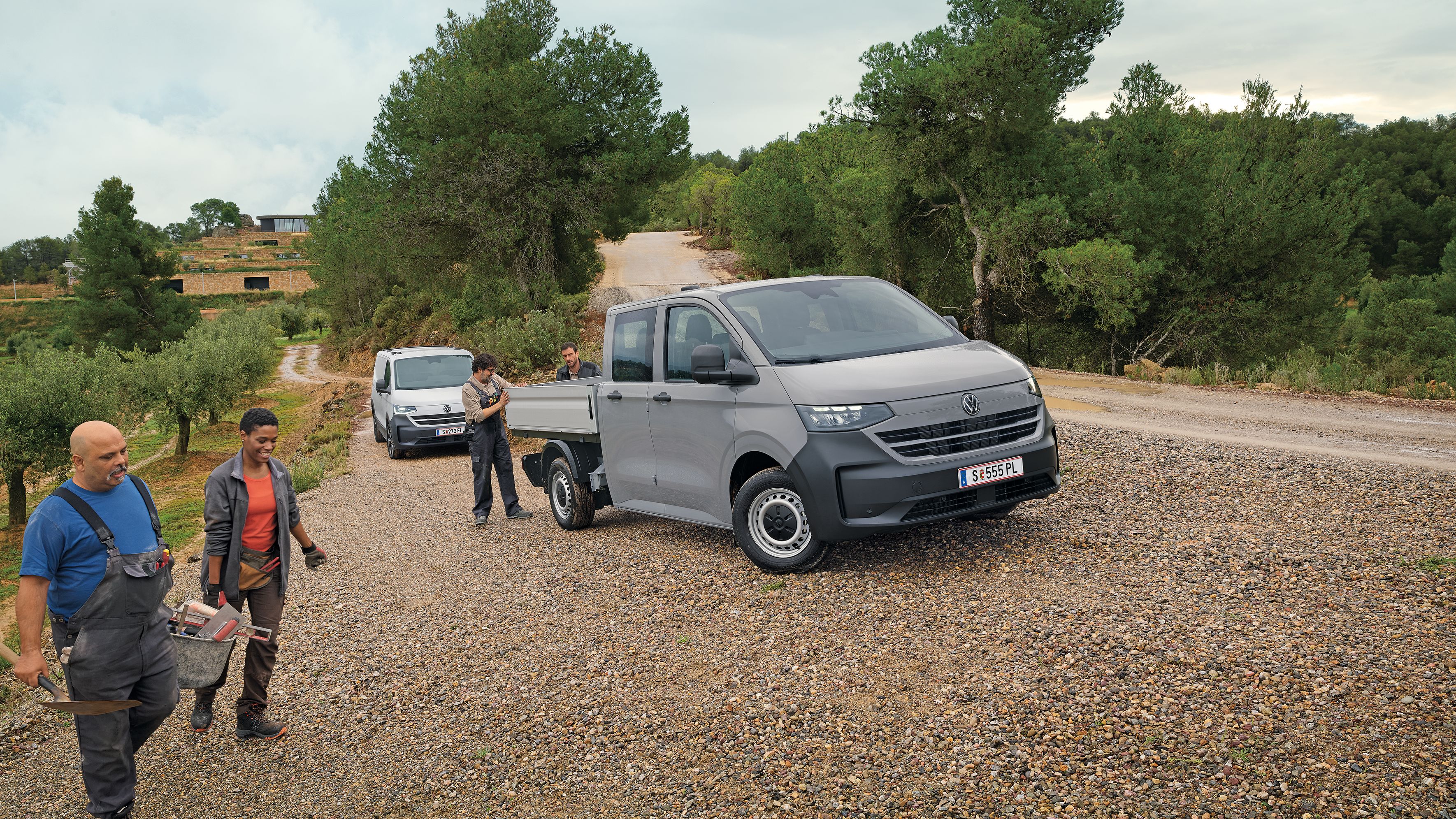 Volkswagen Transporter valník v šedé barvě