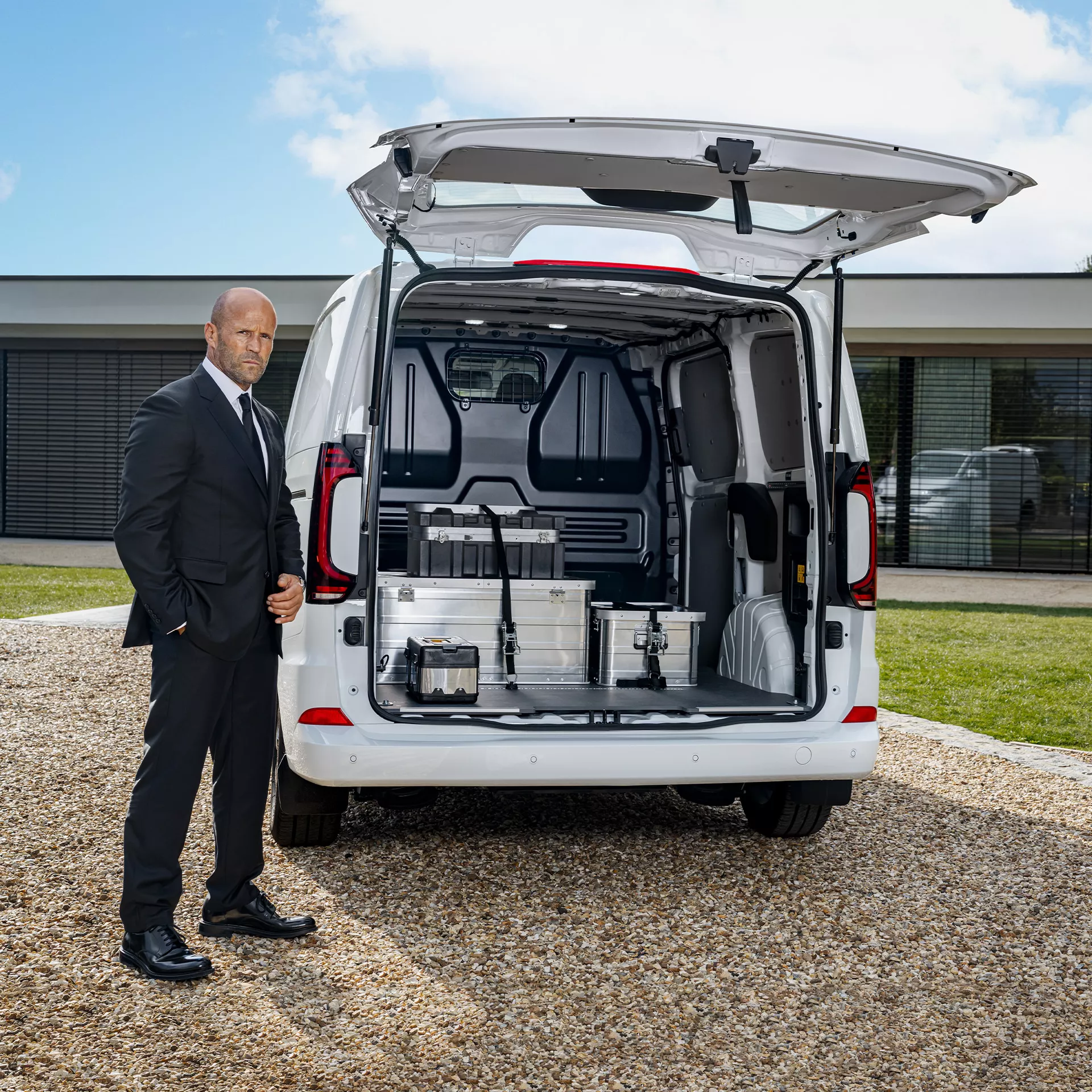 Volkswagen Transporter nákladový prostor a Jason Statham