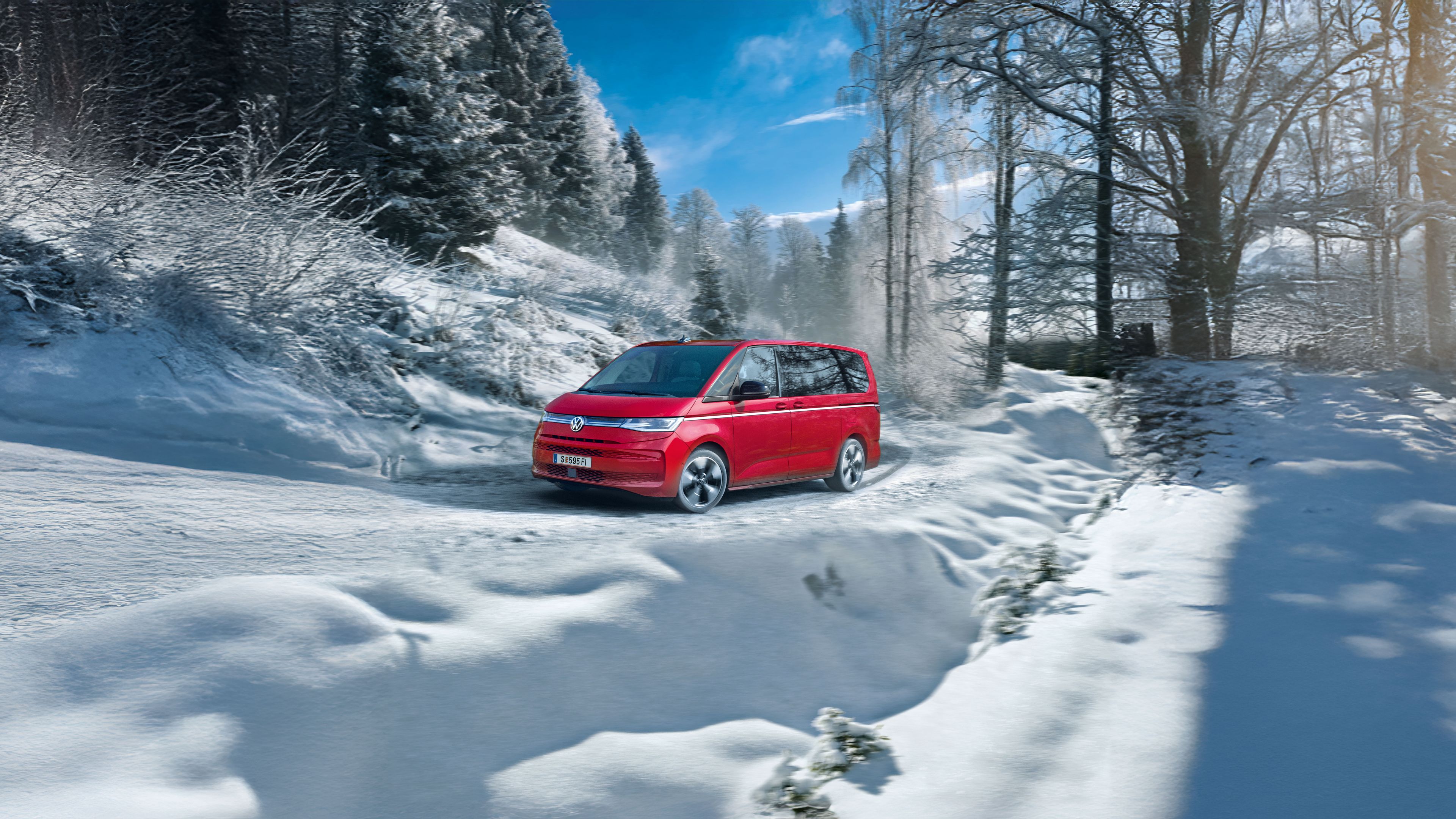 Volkswagen Multivan eHybrid 4MOTION na sněhu