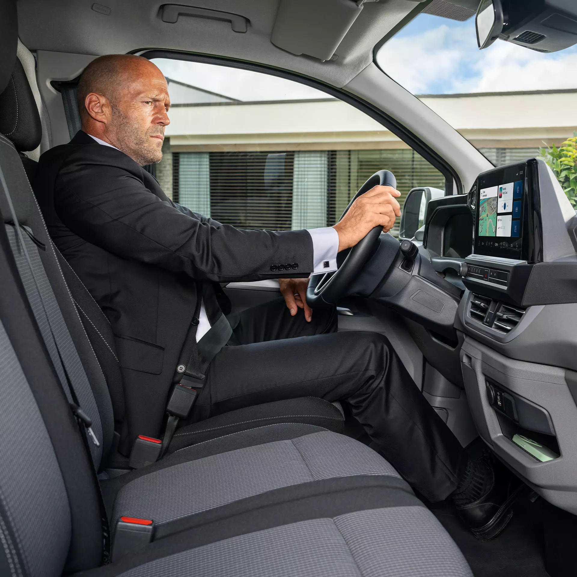 Jason Statham řídí nový Volkswagen Transporter