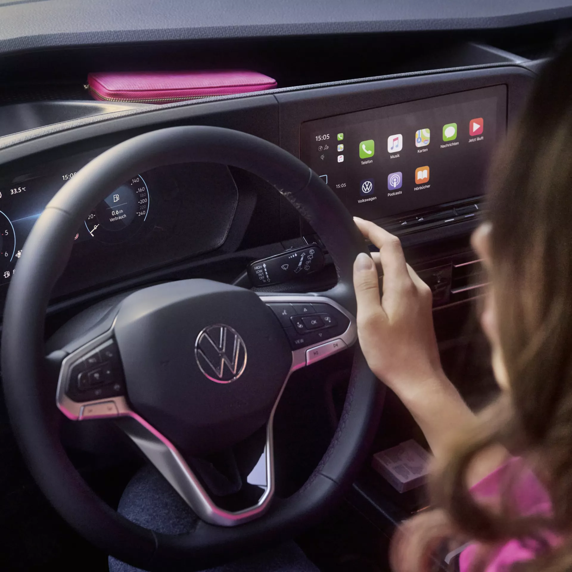 Interiér vozu Volkswagen Caddy, detail multifunkční volant