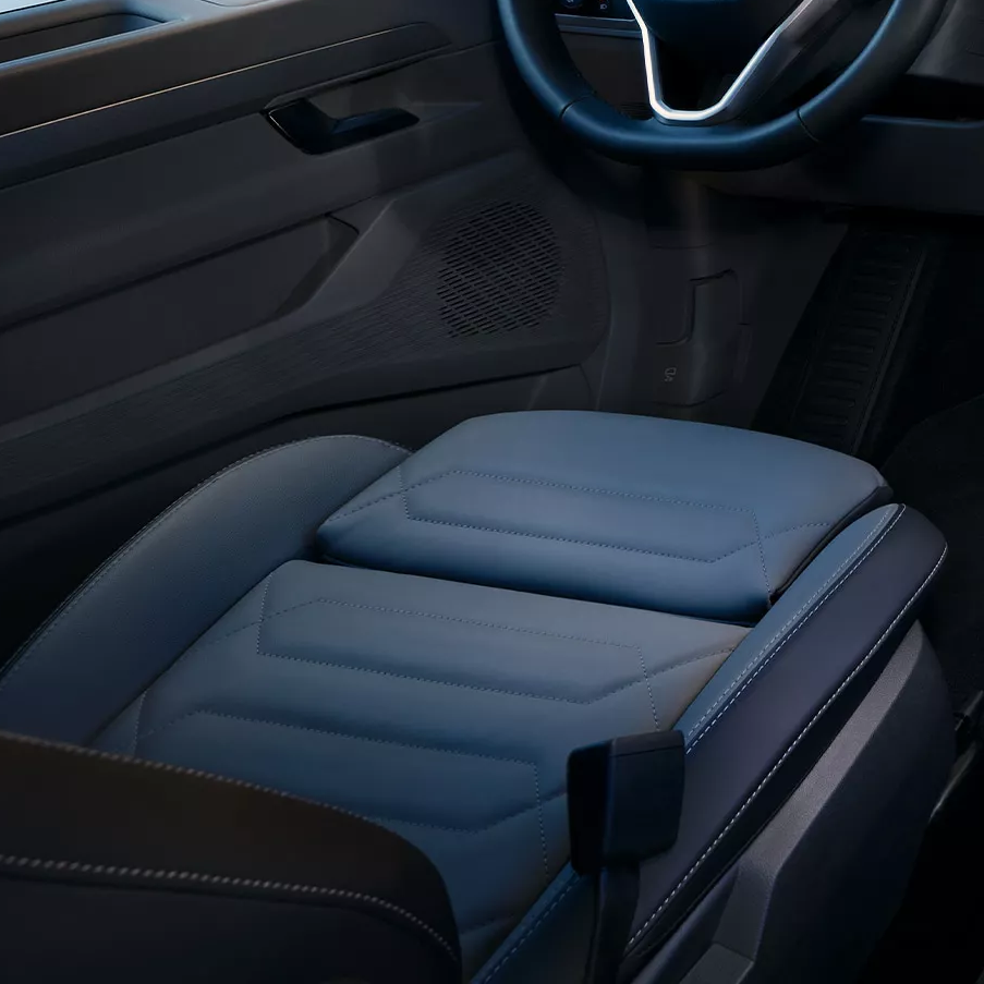 Interiér a přístrojová deska Volkswagen Caravelle