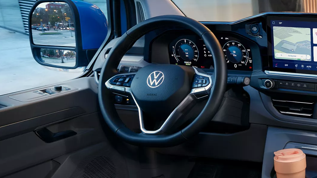 Interiér a přístrojová deska Volkswagen Caravelle