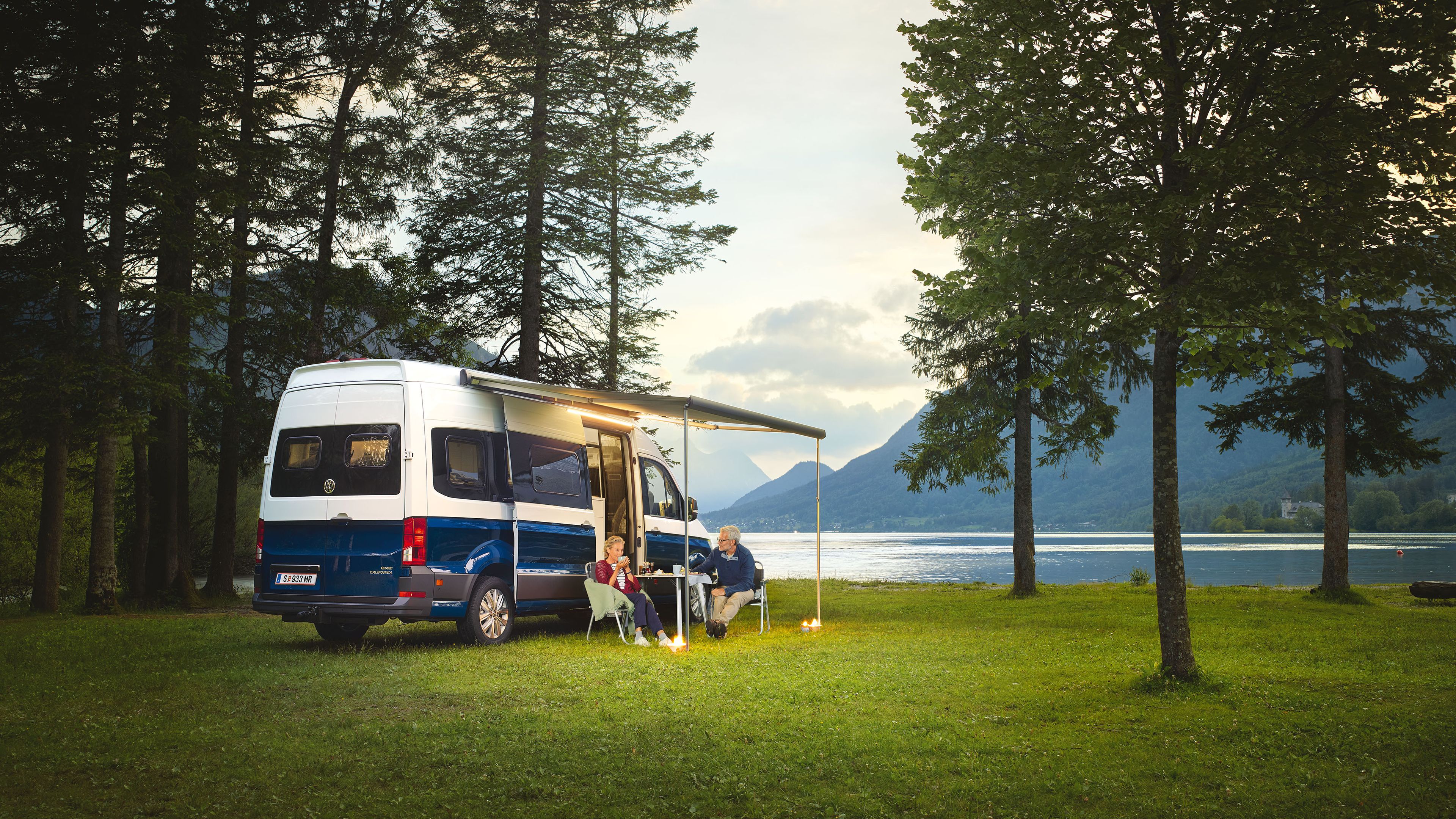 VW Grand California - markýza, kempinkový nábytek