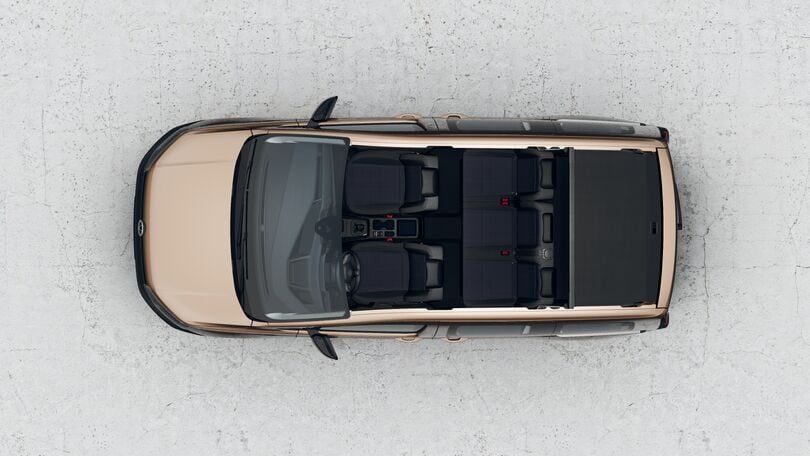 Ein VW Caddy mit 5 Sitzen von oben.