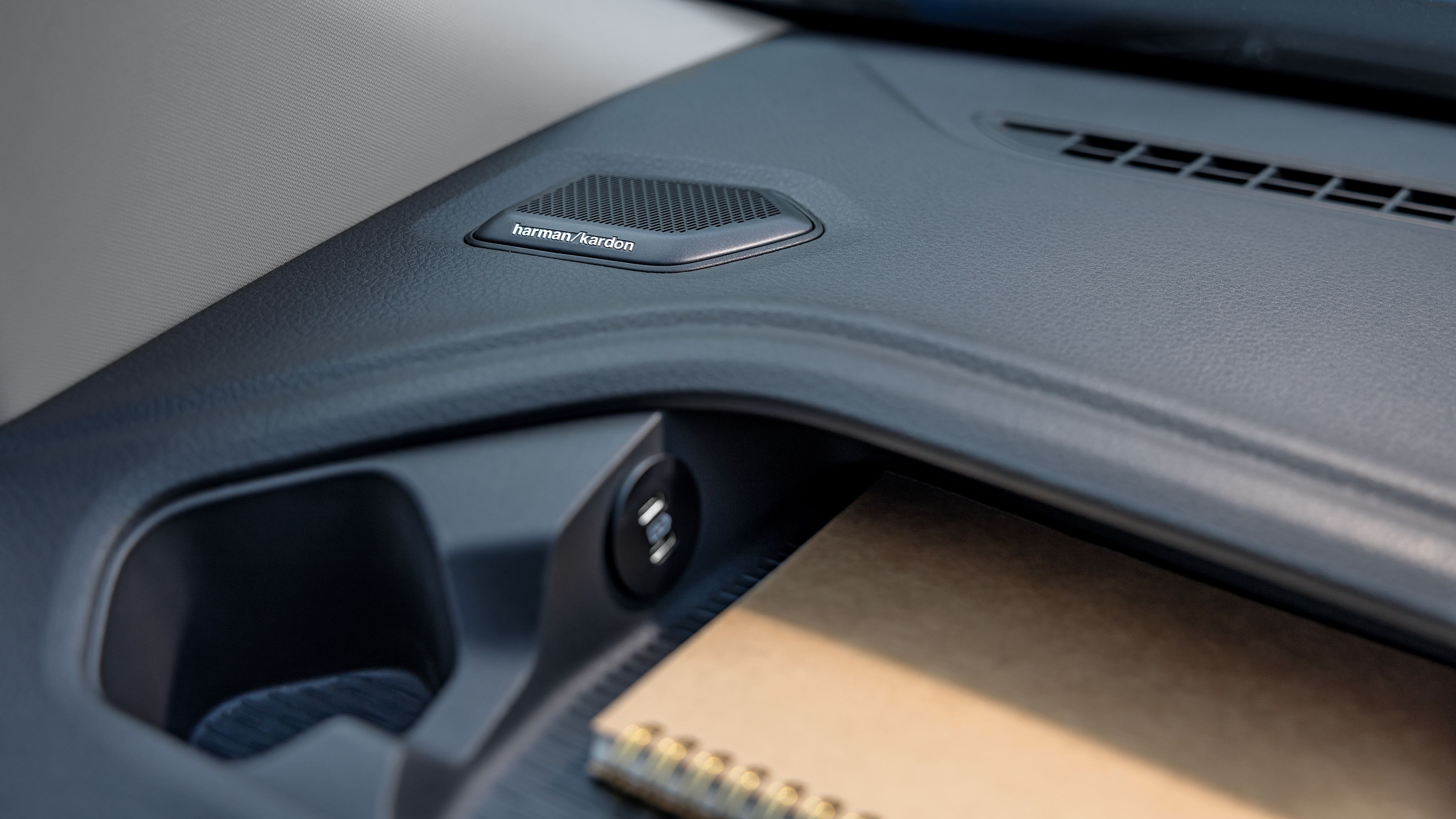 Volkswagen Caravelle zvukový systém Harman Kardon