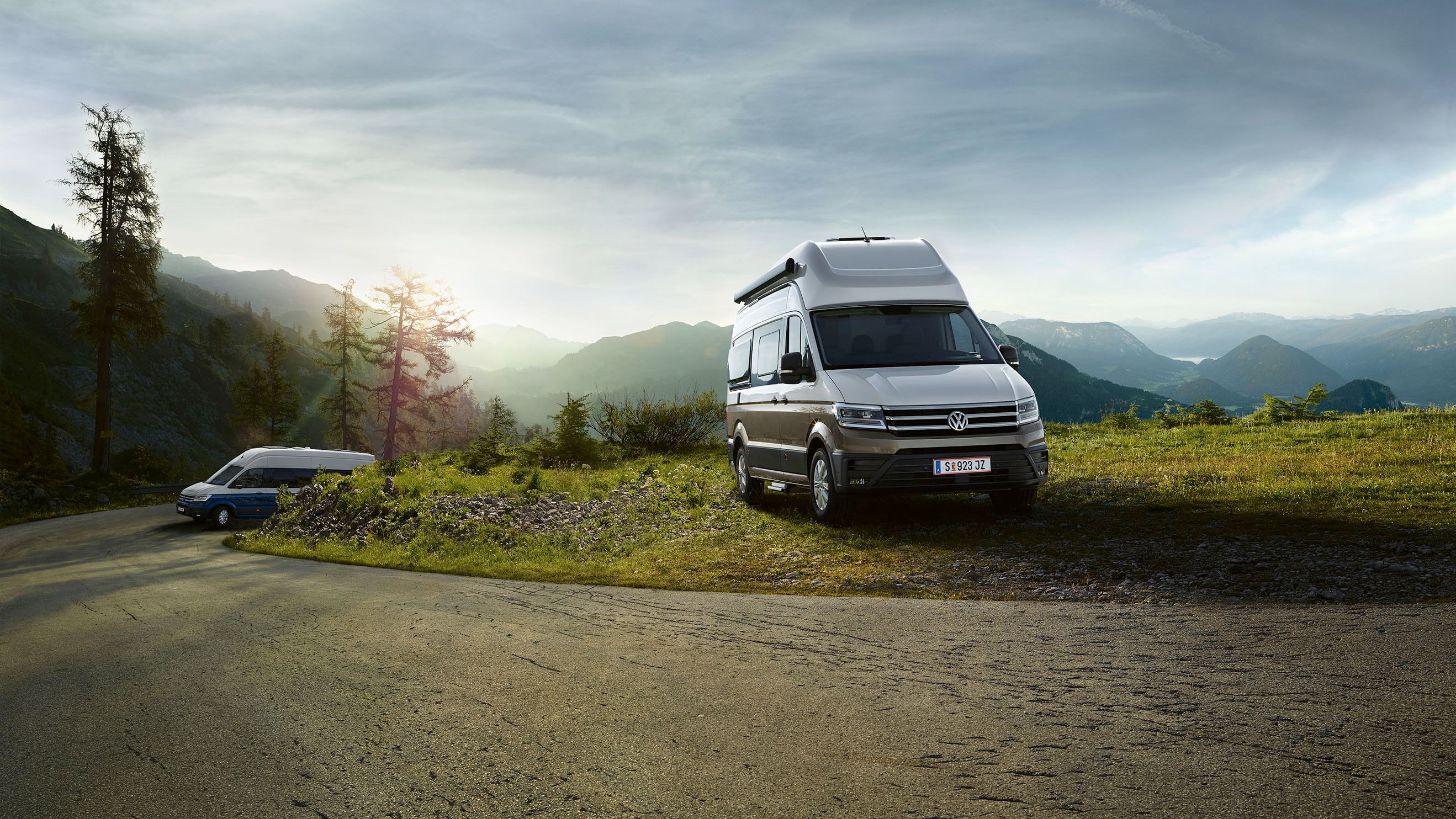 VW Grand California na louce
