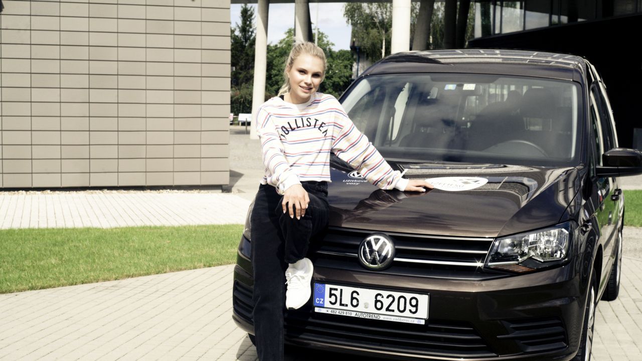 Lyžařka Bára Havlíčková jezdí s vozem Caddy