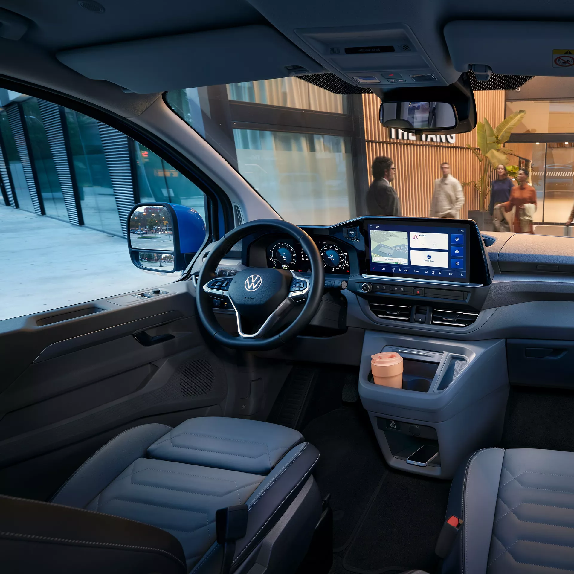 Interiér a přístrojová deska Volkswagen Caravelle