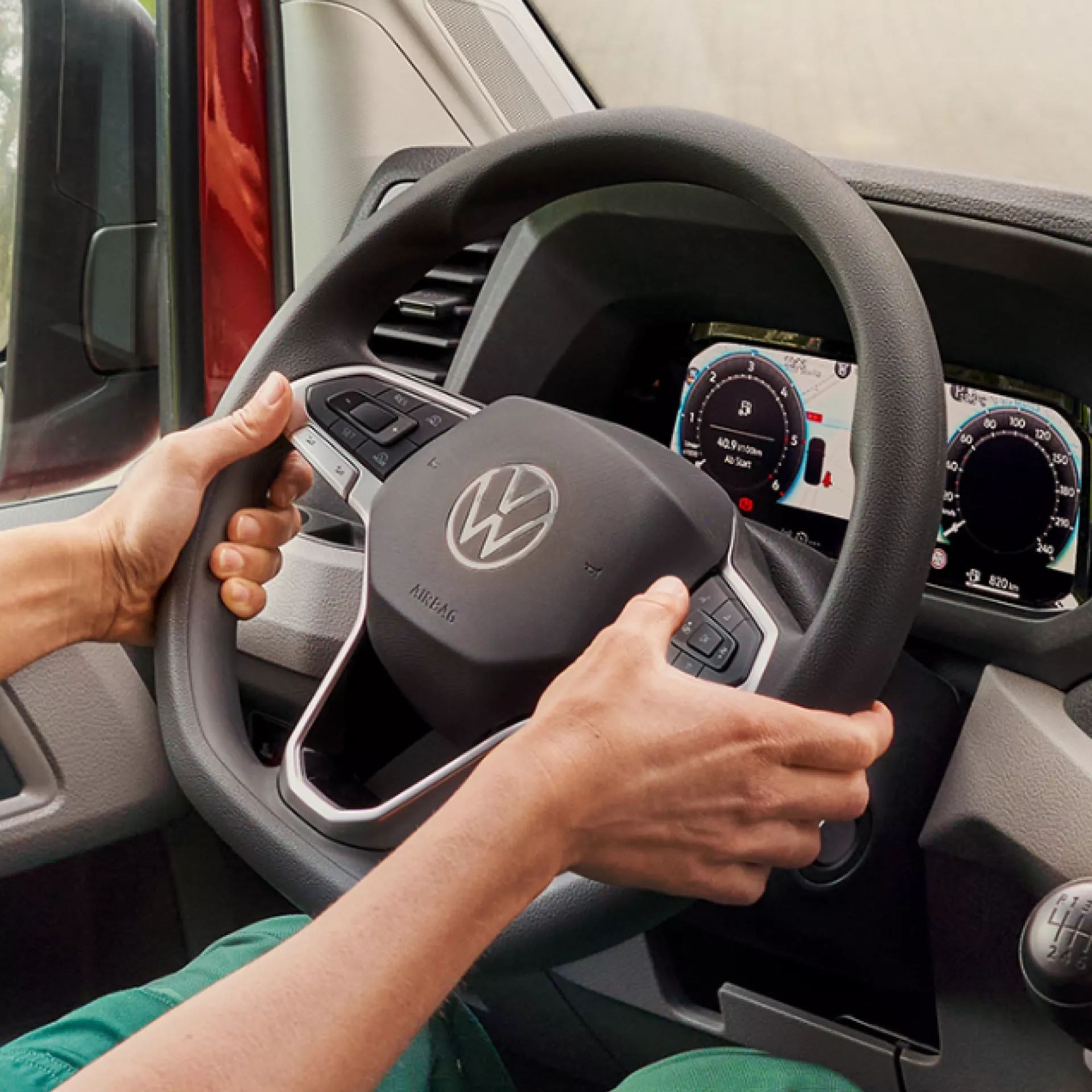 Interiér vozu Volkswagen Crafter, detail multifunkčního volantu