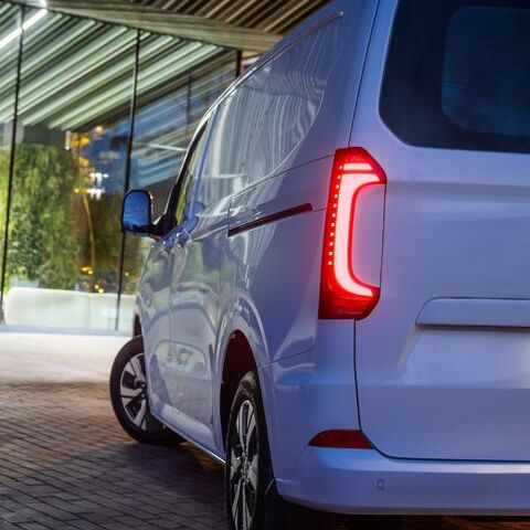 Nový Volkswagen e-Transporter zezadu