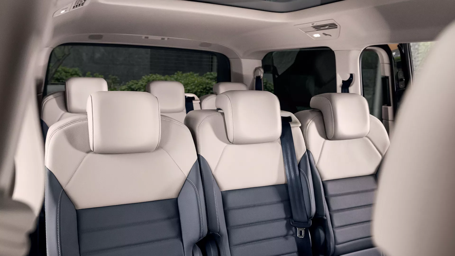 Interiér vozu Volkswagen Multivan, 8místná verze