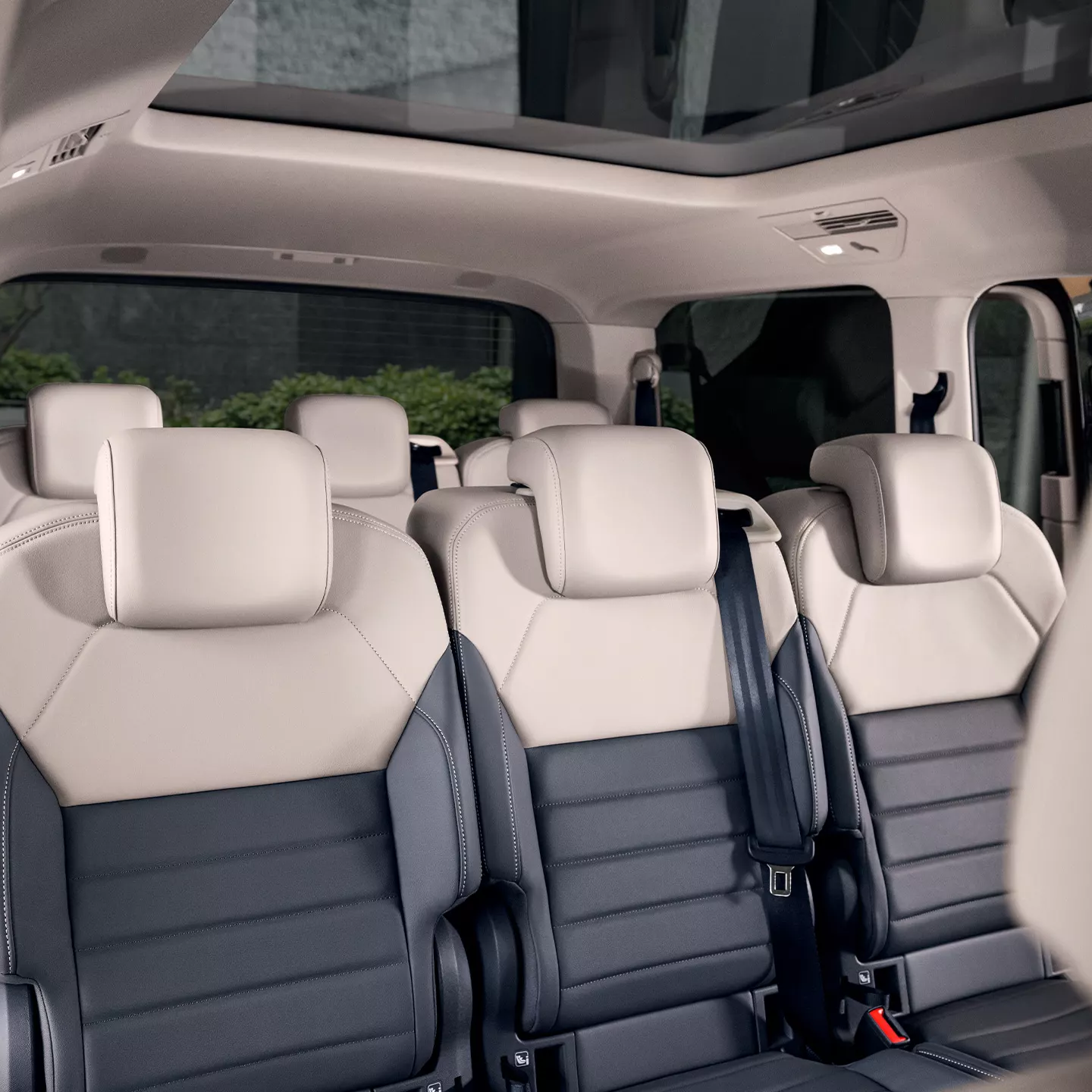 Interiér vozu Volkswagen Multivan, 8místná verze