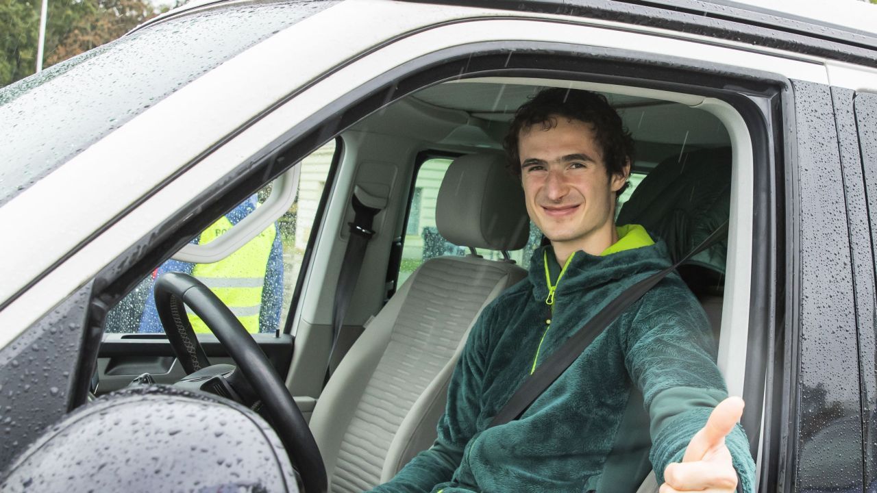 Centrem Prahy projelo 120 Transporterů všech generací