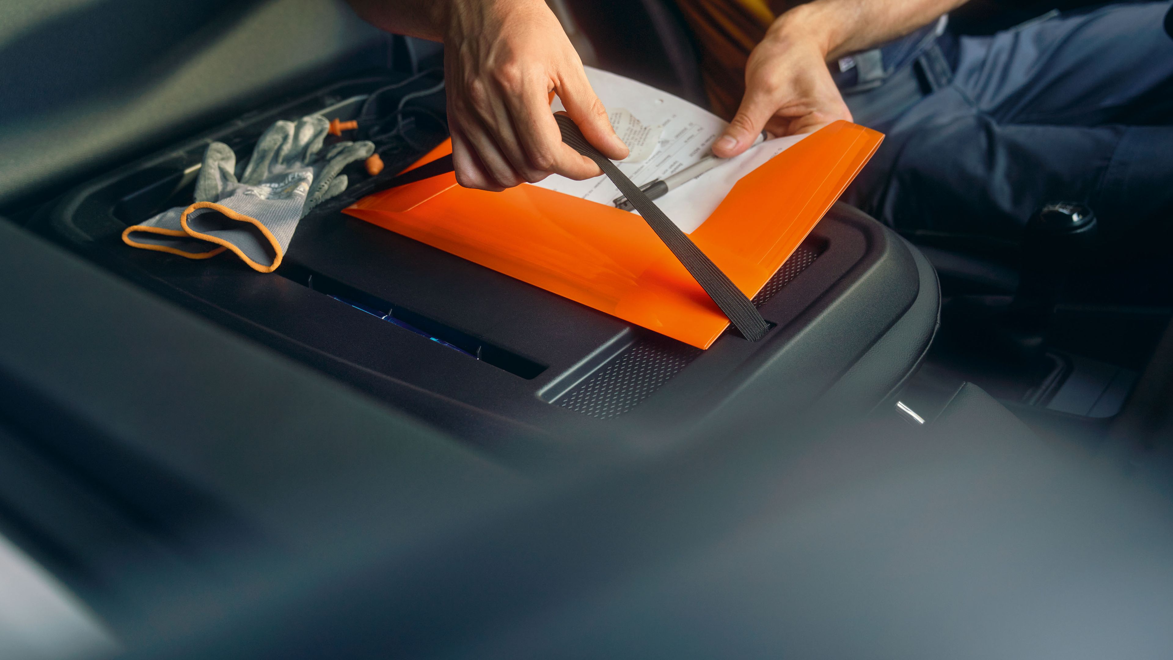 Volkswagen Caddy Cargo, detail odkládací přihrádka