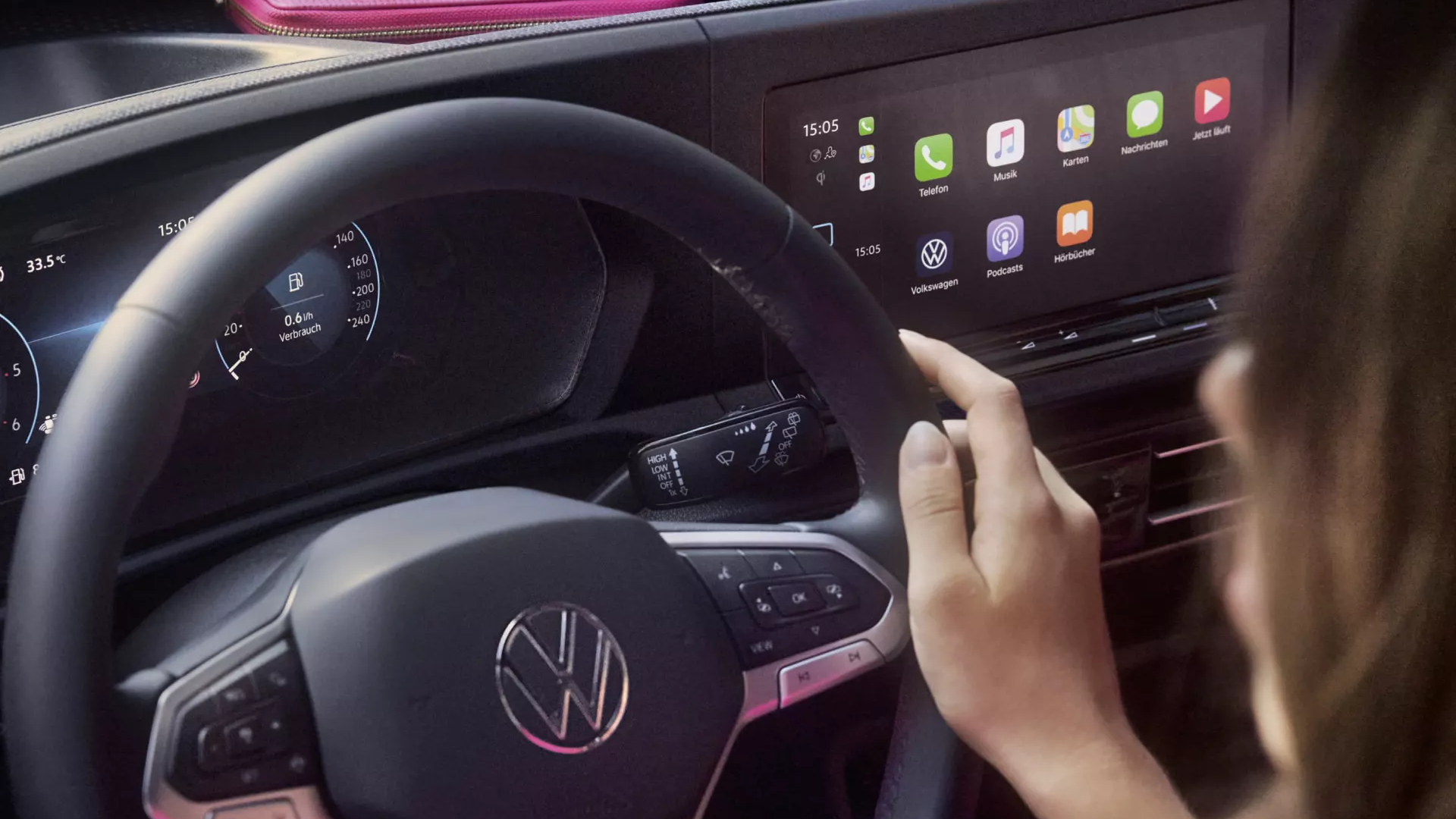 Interiér vozu Volkswagen Caddy, detail multifunkční volant