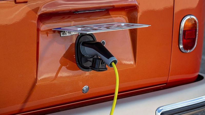 Síla elektřiny: Nový e-BULLI je crossoverem z luxusního „oldtimeru“ a technicky vyspělého elektromobilu