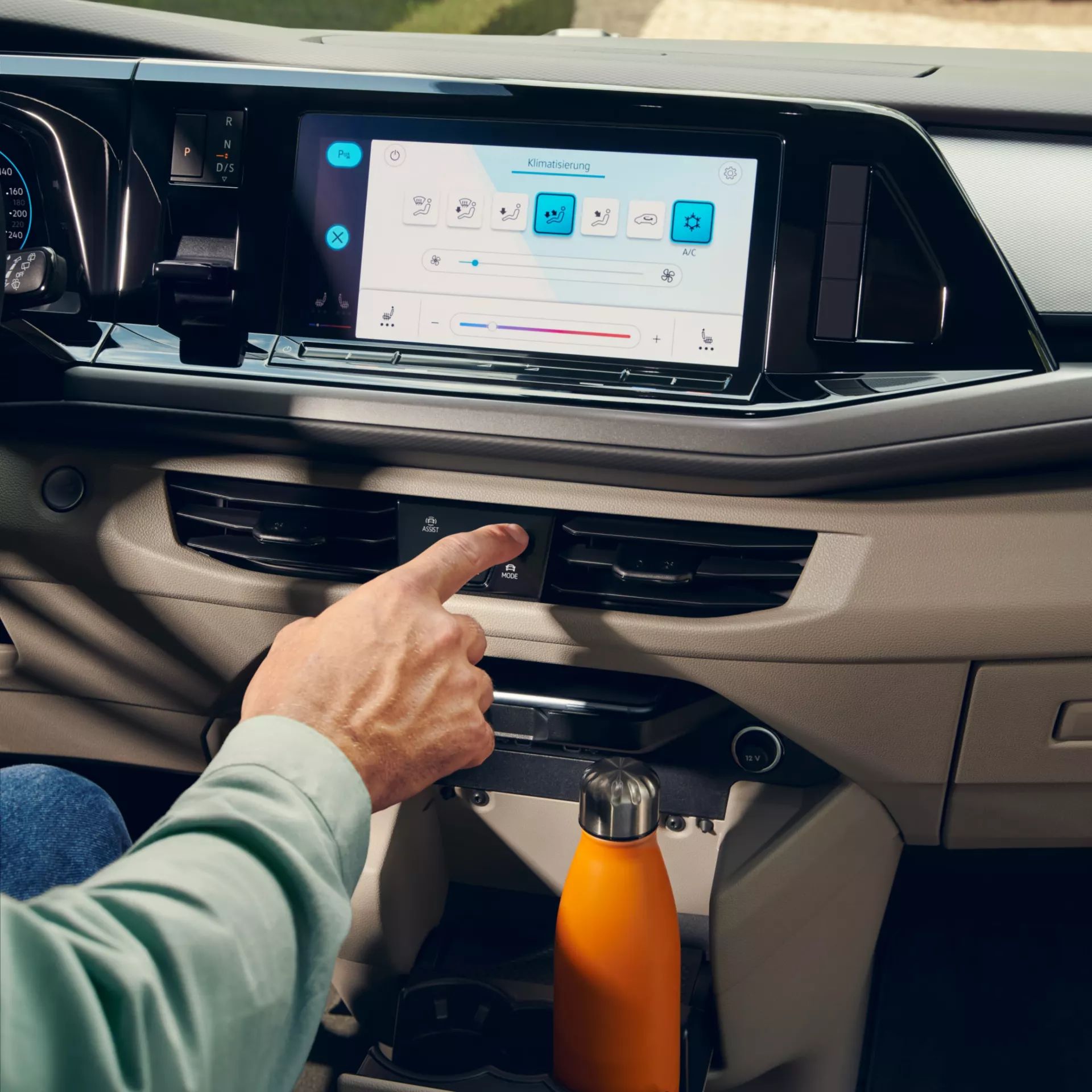 Interiér vozu Volkswagen Multivan, detail ovládání klimatizace