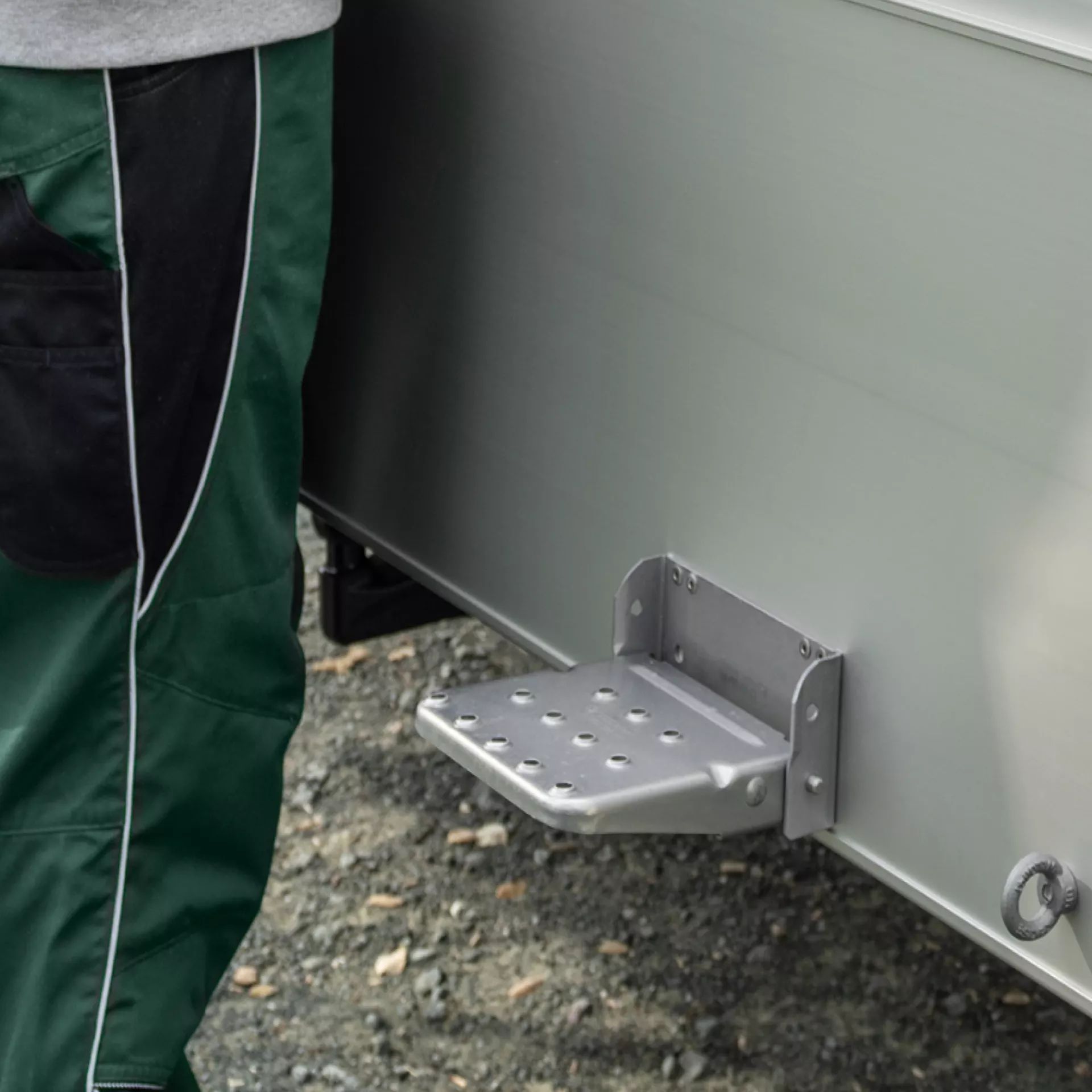 Volkswagen Crafter, nášlapný schůdek