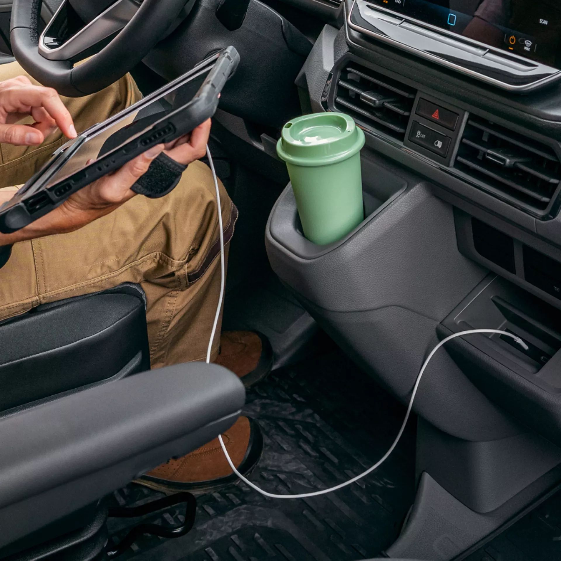 Volkswagen Crafter, nabíjení elektronických zařízení