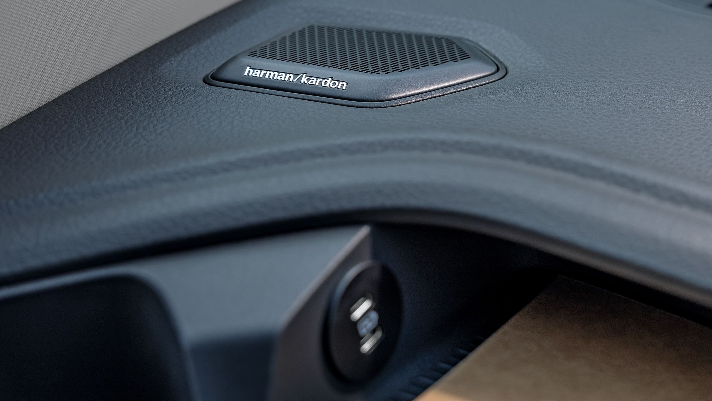 Volkswagen Caravelle zvukový systém Harman Kardon