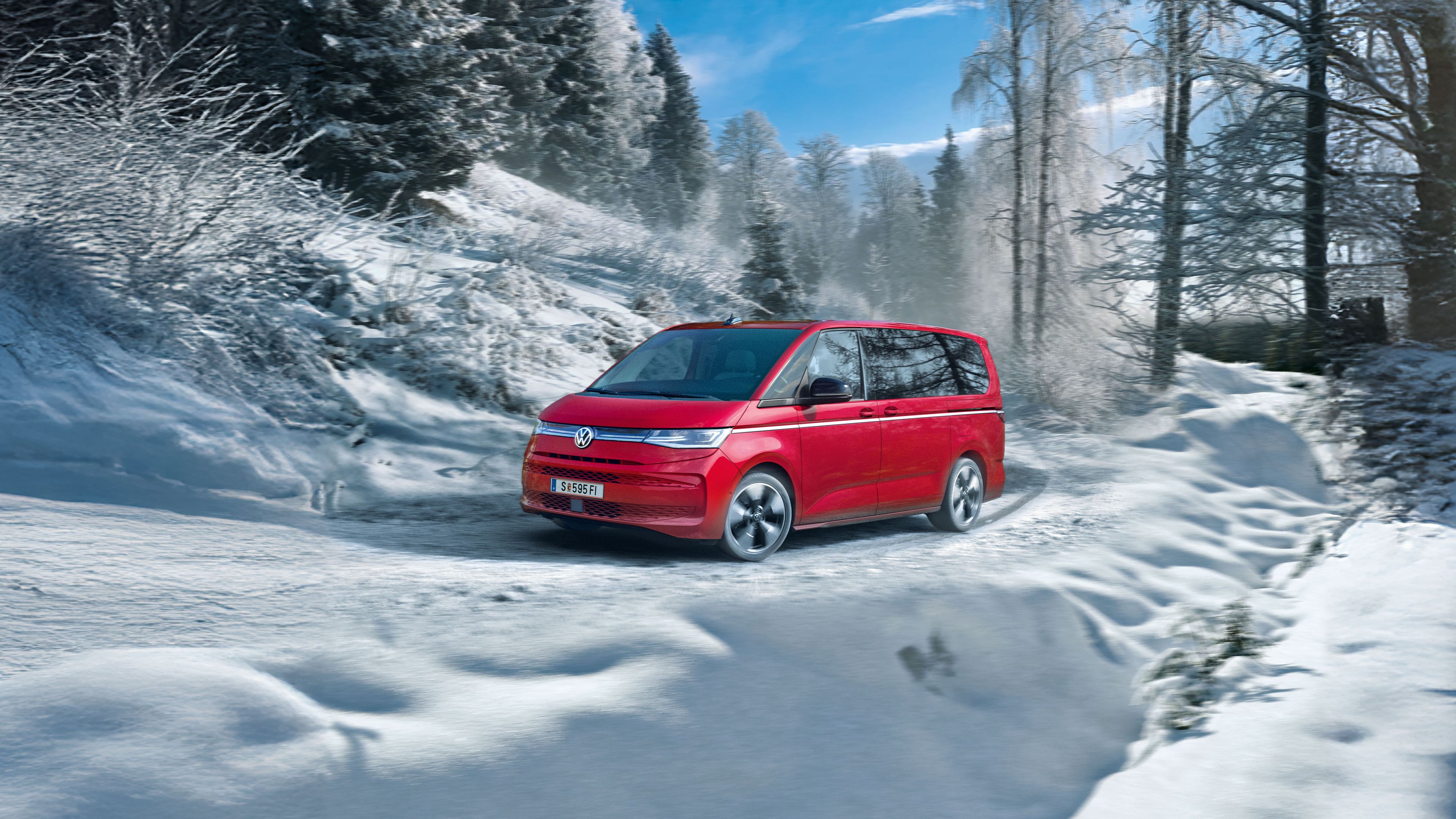 Volkswagen Multivan eHybrid 4MOTION na sněhu