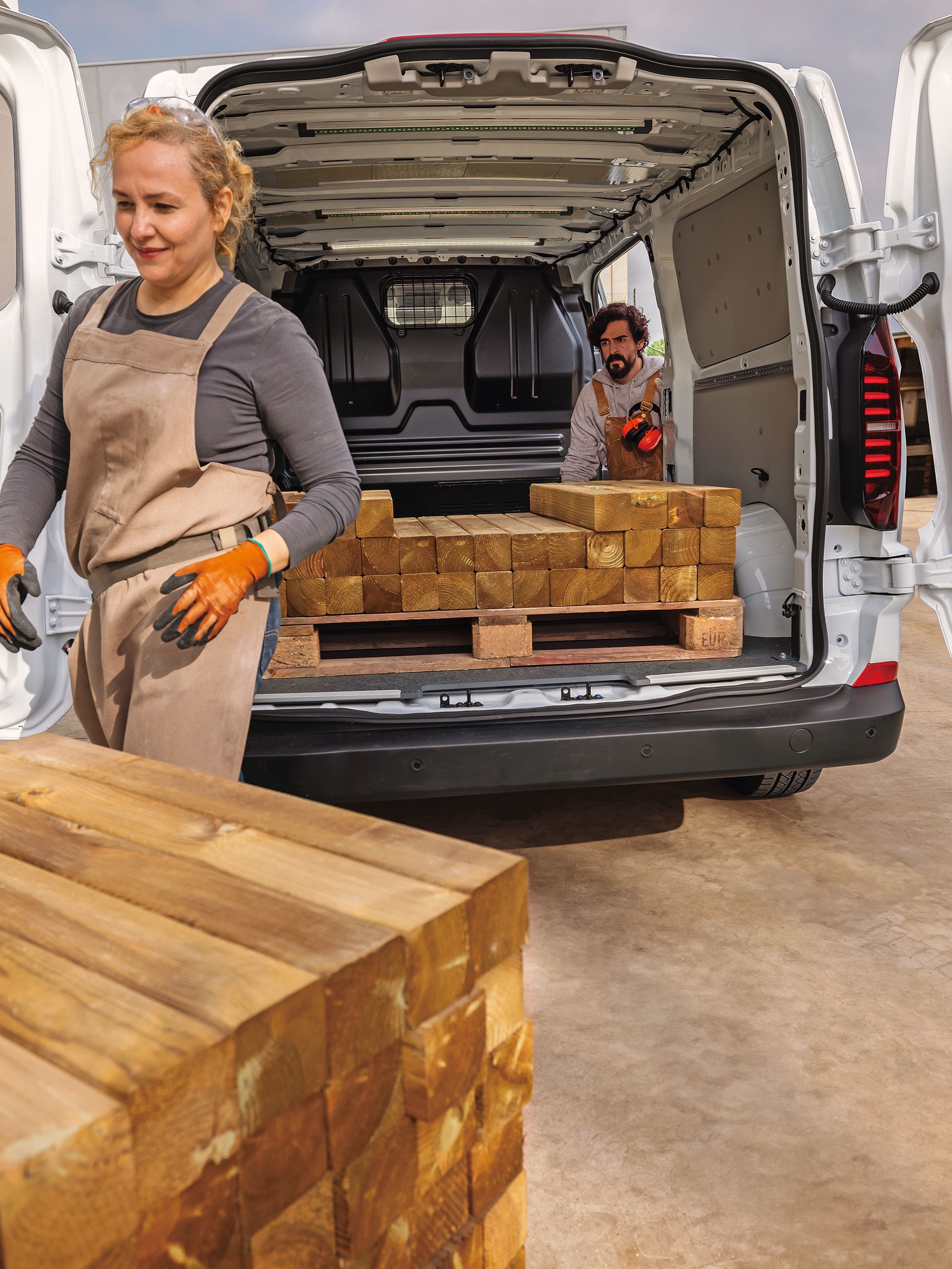 Volkswagen Transporter skříňový, nákladový prostor