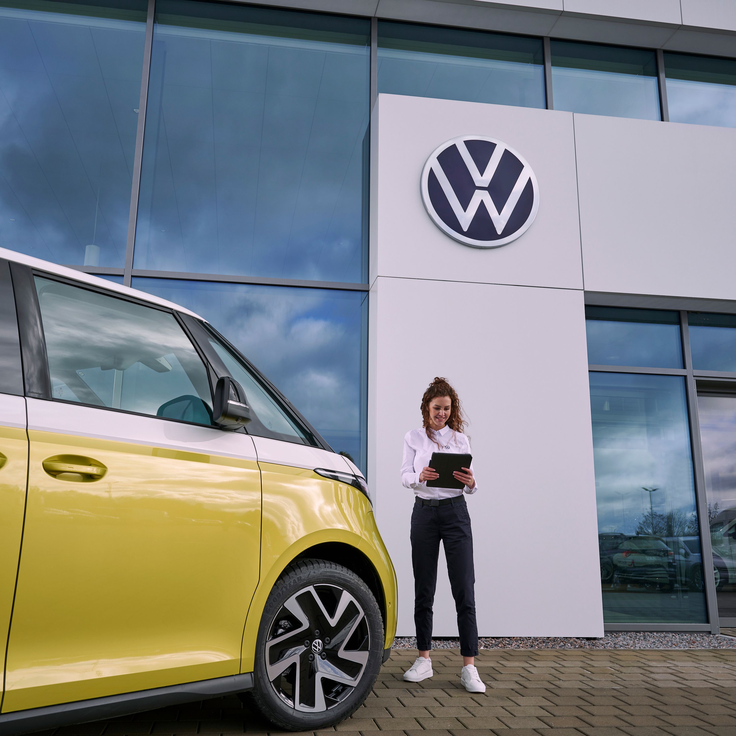 Volkswagen ID. Buzz a showroom Volkswagen Volkswagen ID. Buzz a showroom Volkswagen