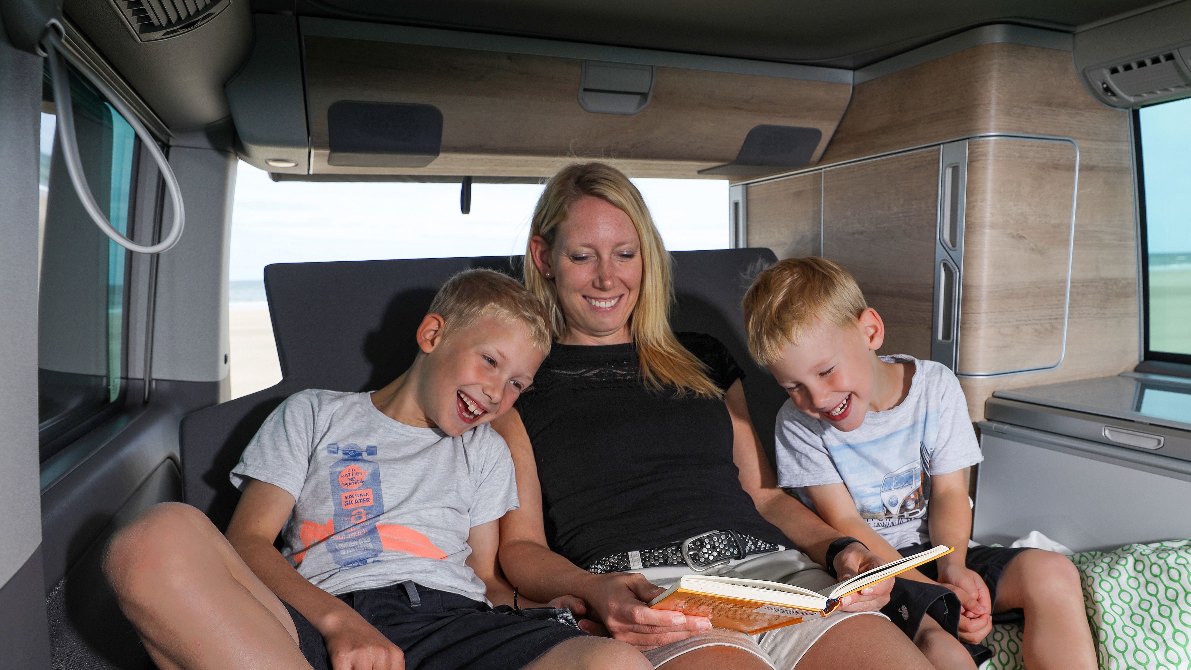 VW T6.1 California Bett Familie