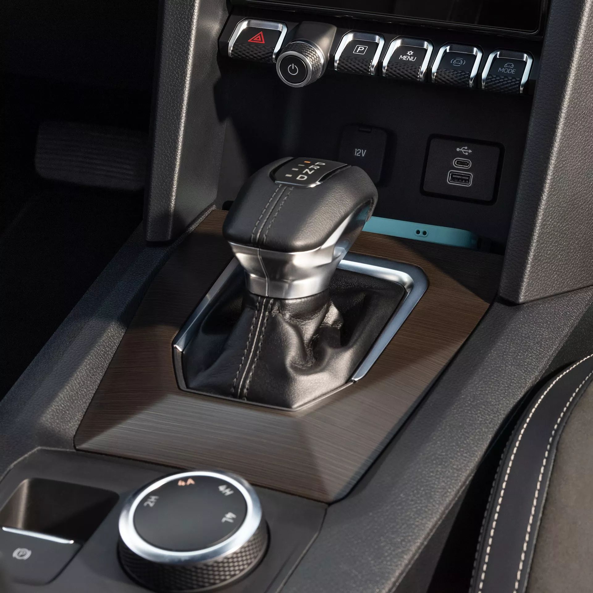 Zblízka řadicí páka Volkswagen Amarok